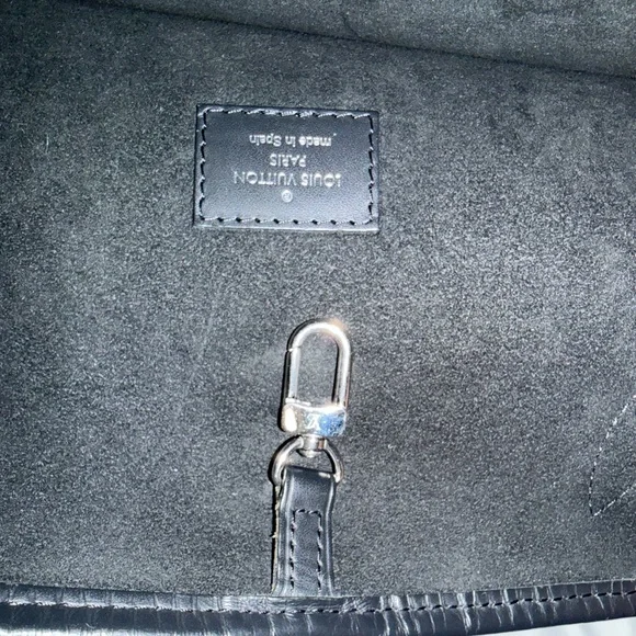 Louis Vuitton Elegant Black Tote Bag - Picture 7 of 8